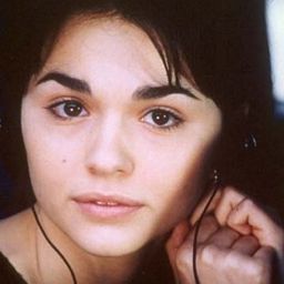 Romina Mondello 飾演 Maria Francese