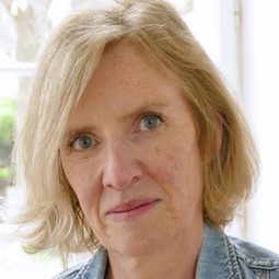 Laurence Pierre 飾演 Rosemarie