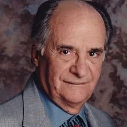 José Luis (Chavito) Marrero 飾演 Cirilo (segment "En Casa de los Viejitos")