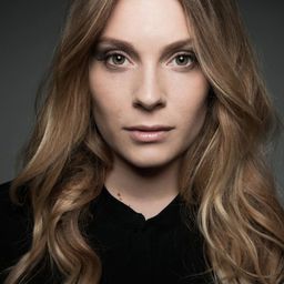 艾雷特·歐普海姆 飾演 Madeleine Wiik