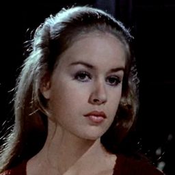 Maribel Martín 飾演 Miriam