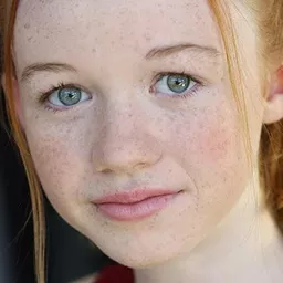 艾比·唐納利 飾演 Lizzy