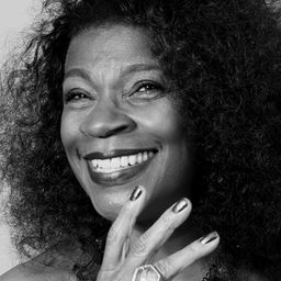 澤澤·莫塔 飾演 