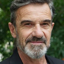 Gabriel Fernández 飾演 Roby