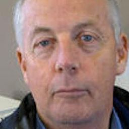 John Moore 飾演 Chad