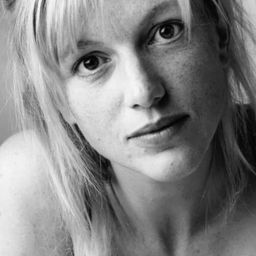 Johanna ter Steege 飾演 Sophie