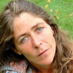 安娜·賓琳特 - 永別了，柏林演員 飾演Baroness Ruth Reiter