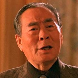 Jin Wang 飾演 Grandpa