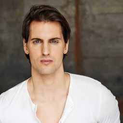 Logan Hunt 飾演 Ranger Hughes