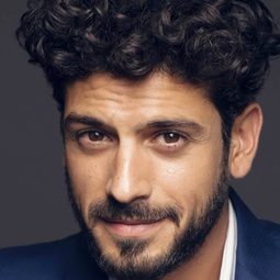 Aviv Alush 飾演 Jesus