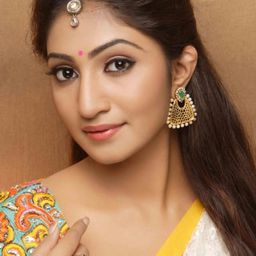 Bommu Lakshmi 飾演 Thamarai