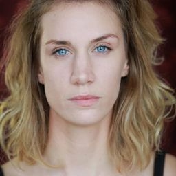 Marion Henin 飾演 Marquise de Neuvillle