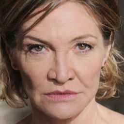 Blanca Martínez - 靈異孤兒院演員 飾演Mujer Grupo Terapia