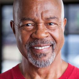 William Charles Mitchell 飾演 Gene Marconi