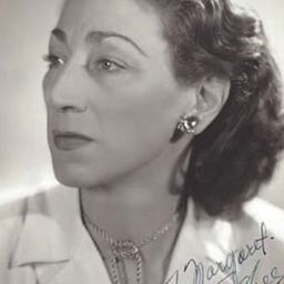 Hilda Vaughn 飾演 Gurtha