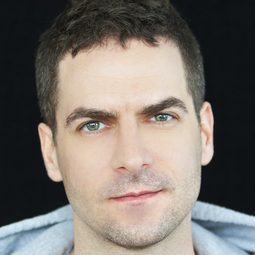 Tomas Chovanec 飾演 Todd