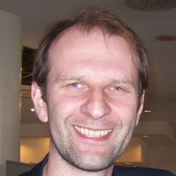 拉法爾·魯特考斯基 - 率性女神演員 飾演Jeremi Przybora