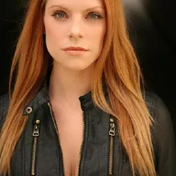 Abbi Butler 飾演 Gina