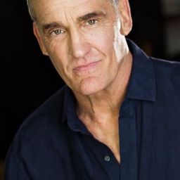 John Wesley Shipp 飾演 Dr. Stanton