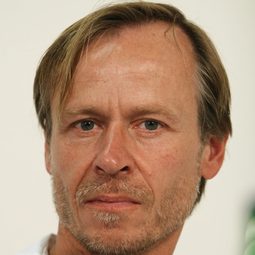 卡瑞·羅登 飾演 