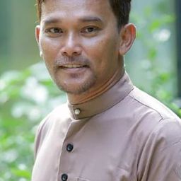 Azhan Rani 飾演 Azman