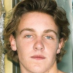 庫珀·凡格魯特爾 - 愛上高卡車演員 飾演Dean Zeta