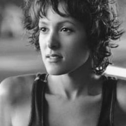 Laura Katz 飾演 Hippy Girl