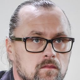 彼得·諾瓦克 - 我是神演員 飾演Kozak