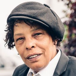 Marla Glen - Kiss and Cry演員 飾演The singer