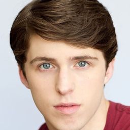 Dalton Harrod - 她的成功日記演員 飾演Dilly