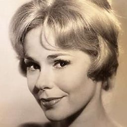 Elisa Loti - 克勞丁演員 飾演Miss Kabac