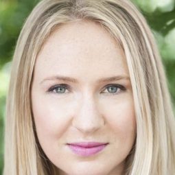 海莉·費佛 - 珍愛姐妹情演員 飾演Maisy Koosman