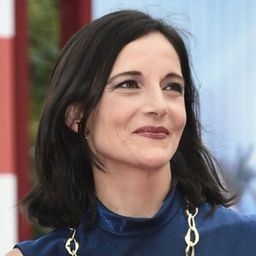 Corinna Locastro 飾演 