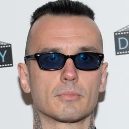 達米恩·韋恩·艾寇斯 飾演 Self