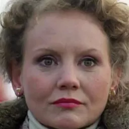 Swetlana Schönfeld 飾演 Oma