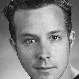 萊恩·麥古斯基 - 天敵演員 飾演Lochlan