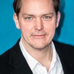 Godehard Giese 飾演 Major Dieter Knecht