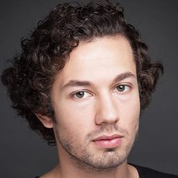 Efecan Şenolsun - 丈夫你在哪演員 飾演Murat