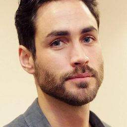 馬蒂亞斯·阿斯勒 飾演 Damián