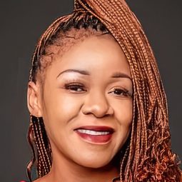 Elizabeth Chisela 飾演 Nsansa