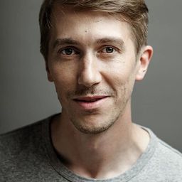 約斯華他寧 飾演 Holappa