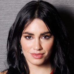 拉里·艾斯波西托 - 被告演員 飾演Dolores