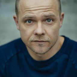 Matthias Koeberlin 飾演 Ron Peters