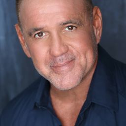 Chris Cardona 飾演 Macho Corp. Executive