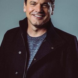 凱文·唐恩斯 飾演 Kevin