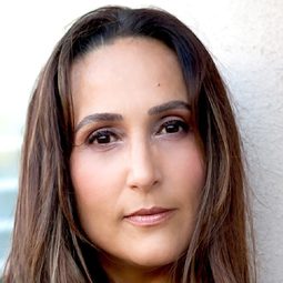 Sandra Nori 飾演 Mary Martinez