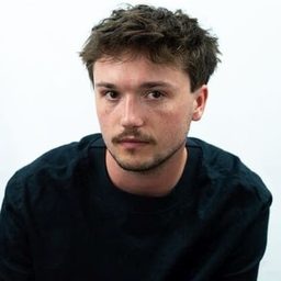 Leo Plankensteiner 飾演 Michael