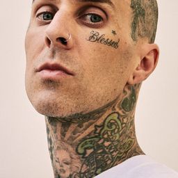 Travis Barker 飾演 Self