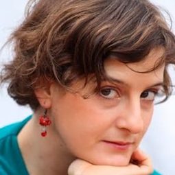 Paula Ransenberg 飾演 Susana