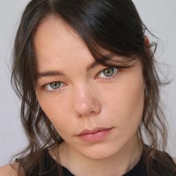 維比約克莫林阿格爾 飾演 Molly